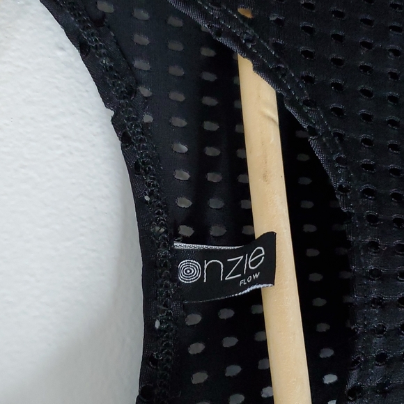 ONZIE Flow Workout Top - Picture 4 of 5